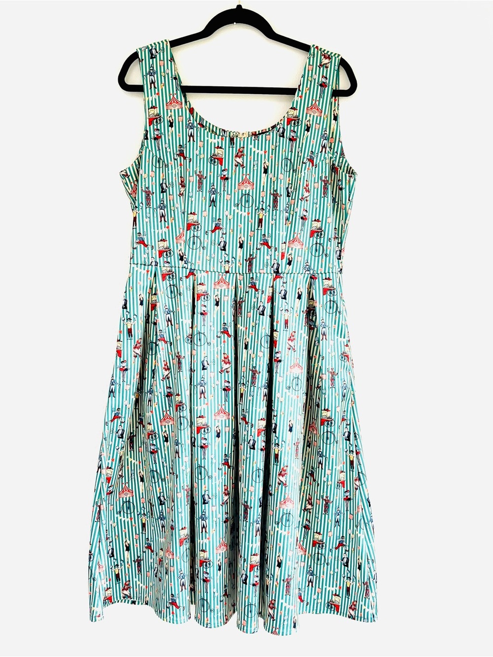 Dolly and Dotty Amanda Green Circus Stripe Flare Dress Sleeveless Pockets 10 EUC